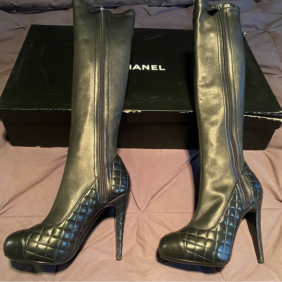 NIB Chanel High Quilted Lambskin Boots Size 37.5 - Picture 3 of 11